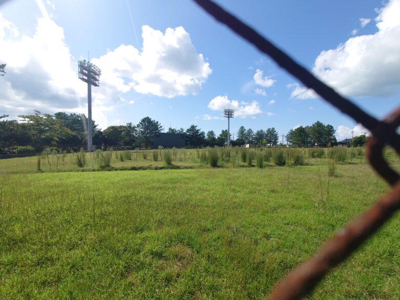 羽咋運動公園の隣の羽咋運動公園野球場のグラウンド