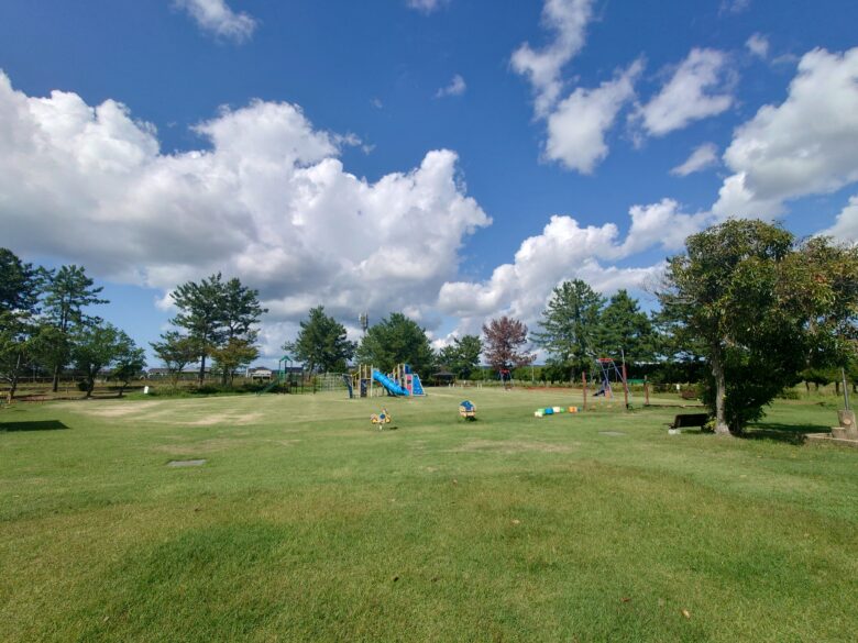 羽咋運動公園の芝生の敷地