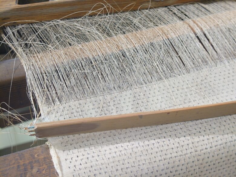 羽咋市歴史民俗資料館の能登上布の織りの途中