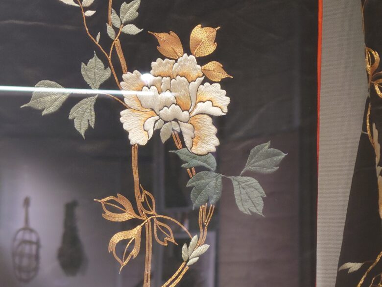 羽咋市歴史民俗資料館の着物の花の模様