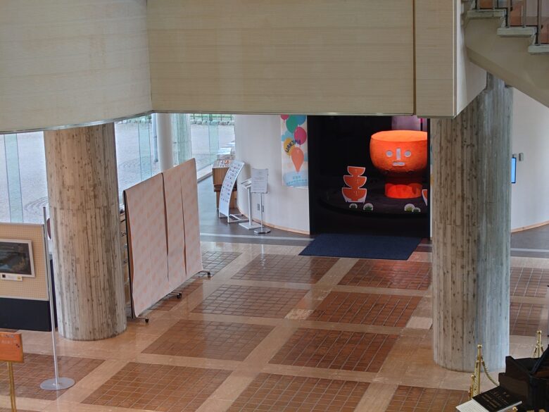 石川県輪島漆芸美術館の「わんじま展」で展示されているかわいい「わんじま」がシュール