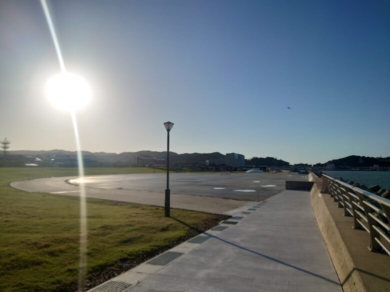 マリンタウンこどもの広場の横のイベントスペース