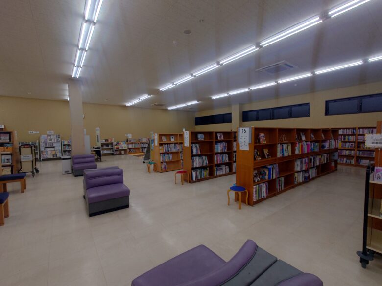 (仮設)輪島市立図書館の館内