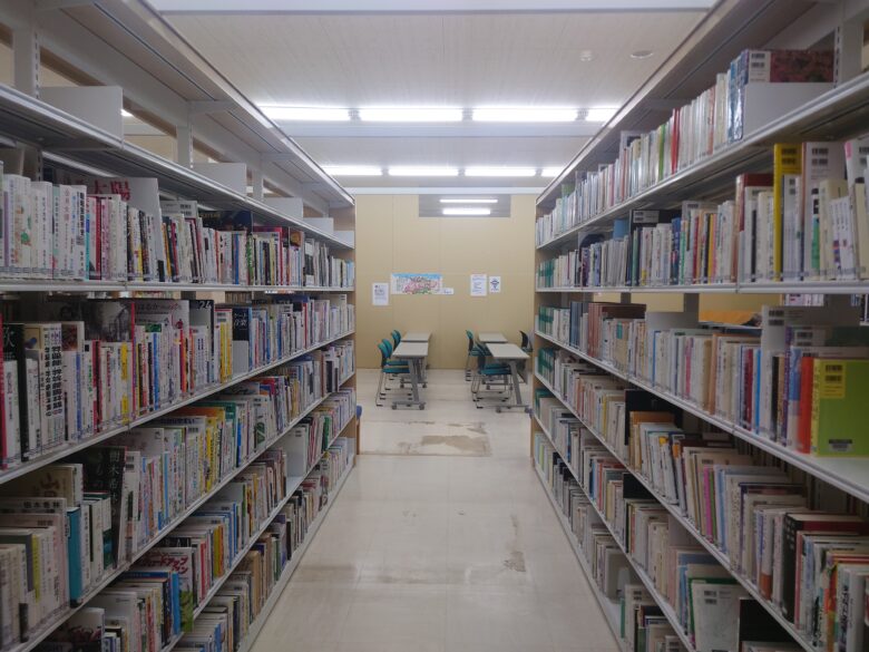 (仮設)輪島市立図書館の館内