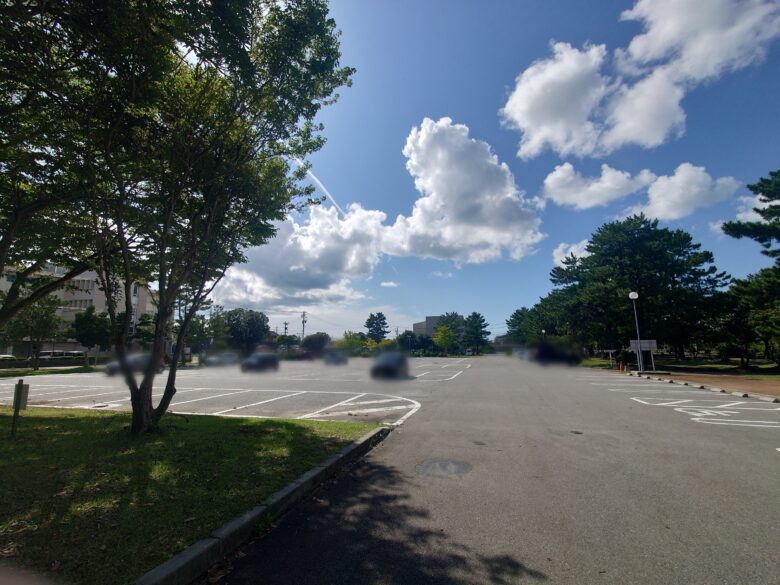 羽咋運動公園の広い駐車場