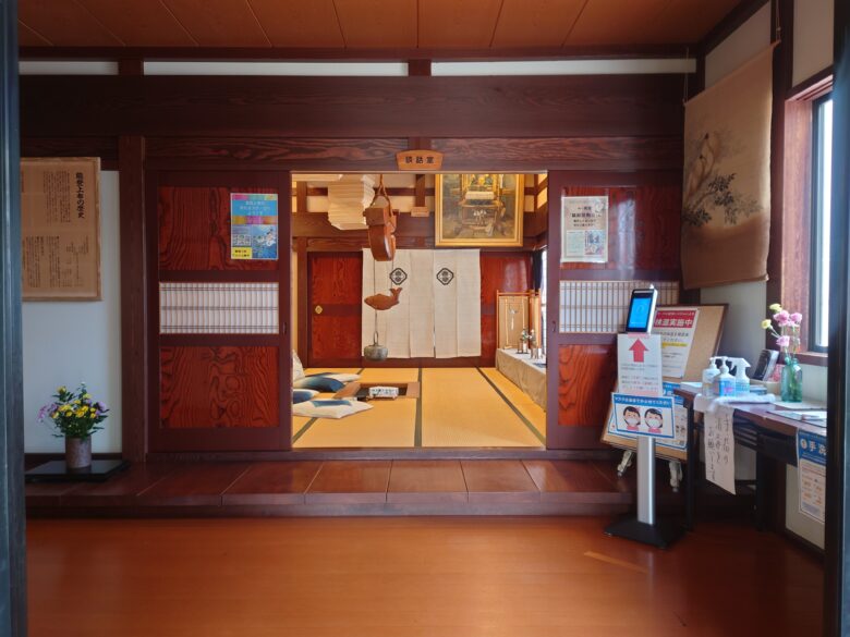 能登上布会館の玄関