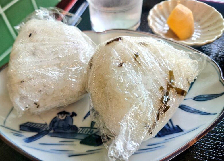 レストラン のとのわ のうどん定食のおにぎり