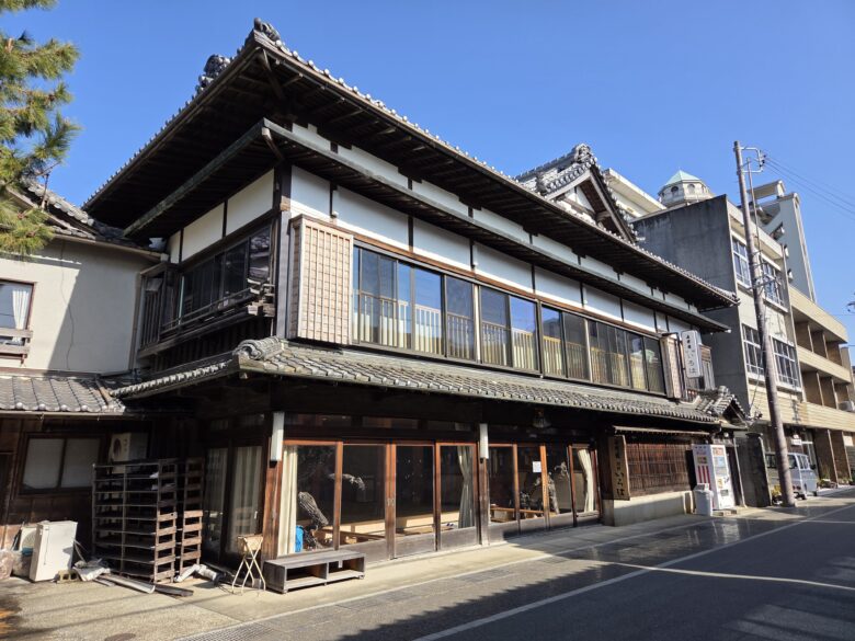 夫婦岩表参道の旅館