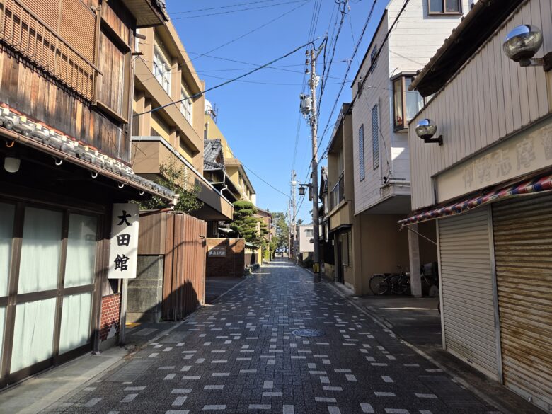 夫婦岩表参道の通り