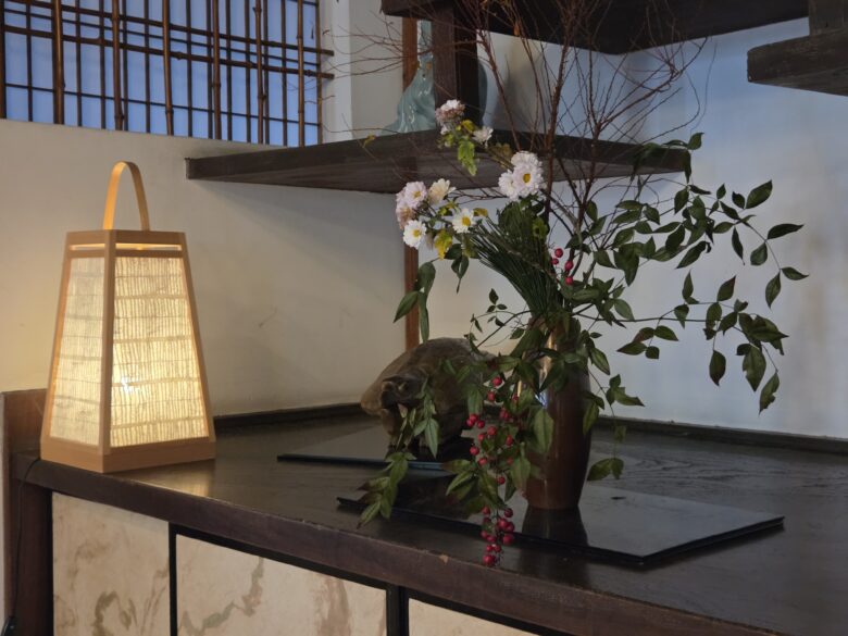 賓日館の生け花