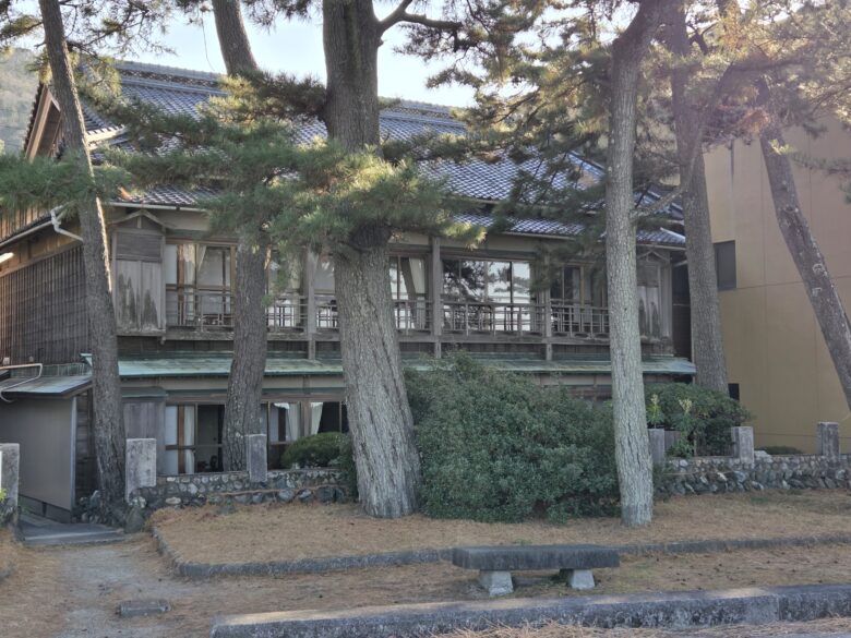 二見浦公園から見た宿