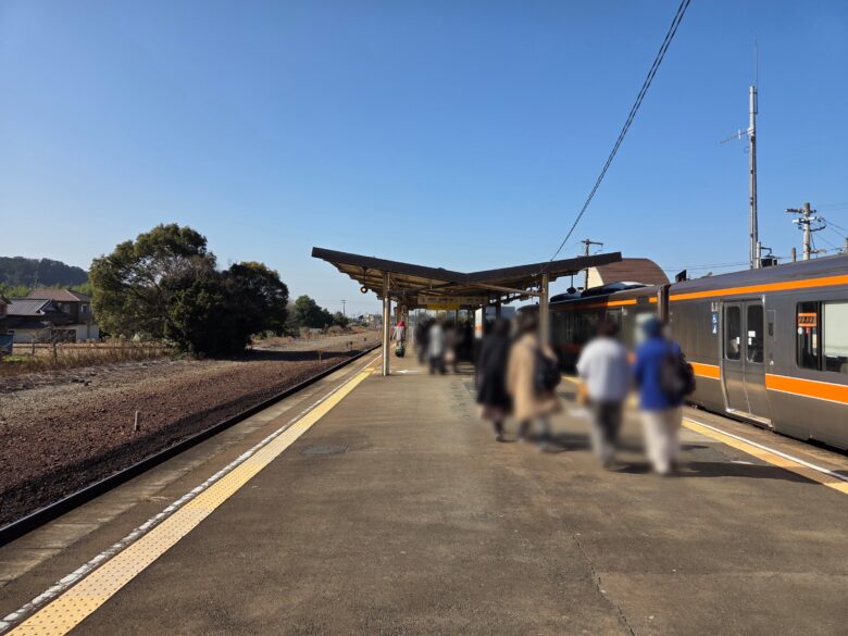 JR二見浦駅のプラットホーム
