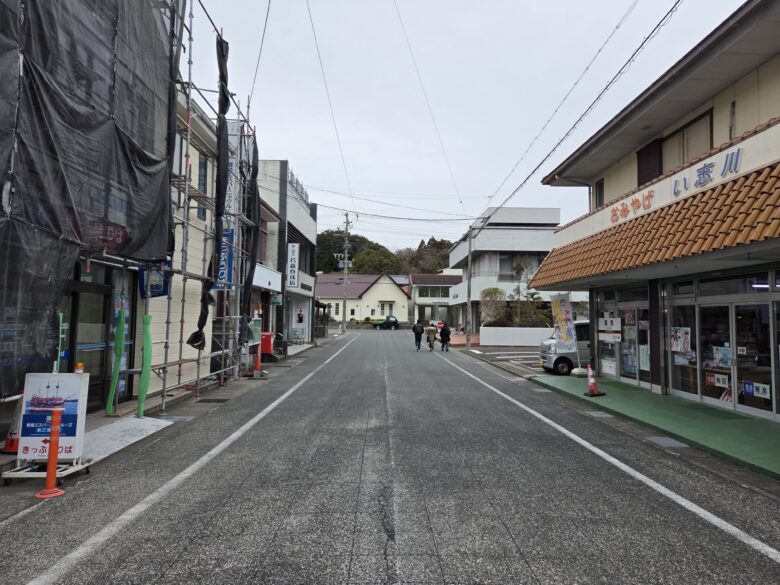 賢島駅の前の通り