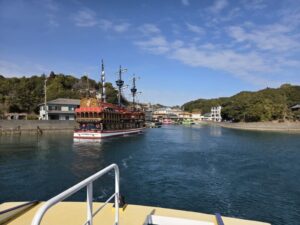賢島遊覧船から見た賢島エスパーニャクルーズ船と船着き場