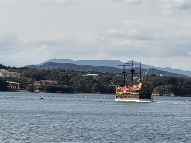 賢島遊覧船から見た賢島エスパーニャクルーズ船
