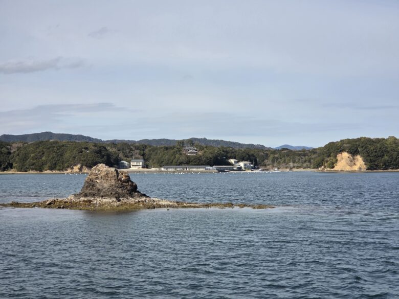 賢島遊覧船から見た小さい島