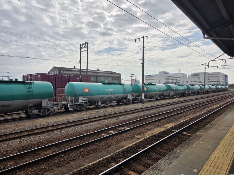 四日市駅に待機していたモーダルシフト車両