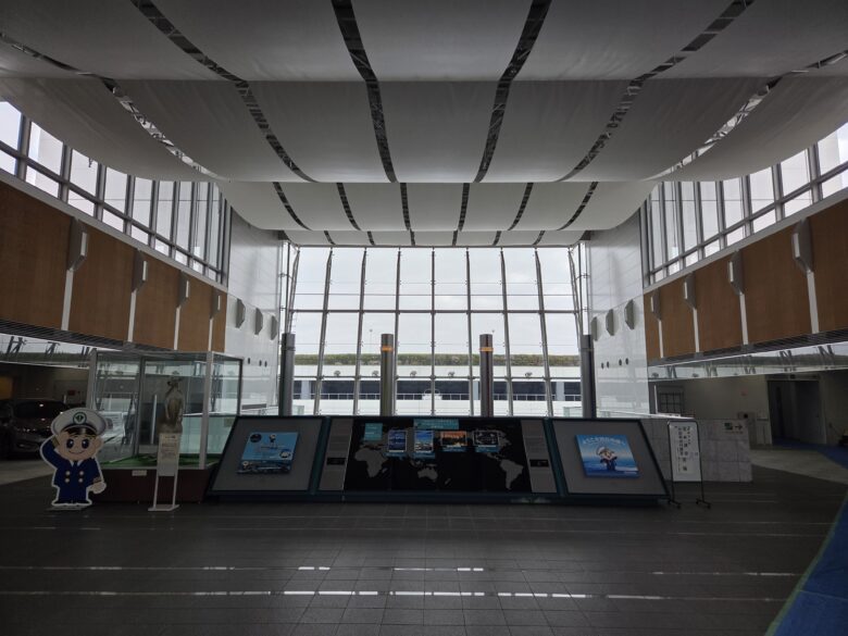 四日市港ポートビルの１階