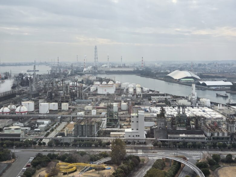 四日市港ポートビルの14階からの日中の眺め