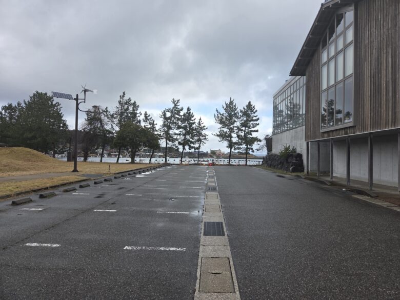 なかじま猿田彦温泉いやしの湯の駐車場