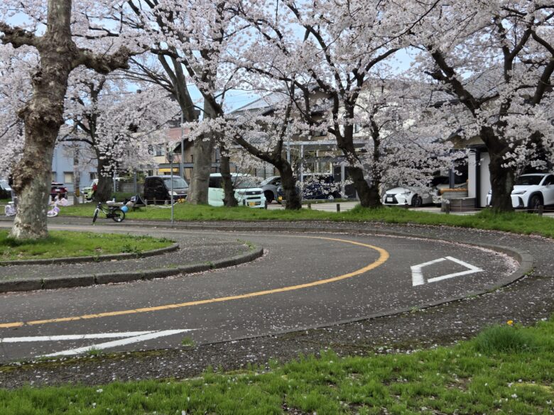 神田交通公園の道路のカーブ