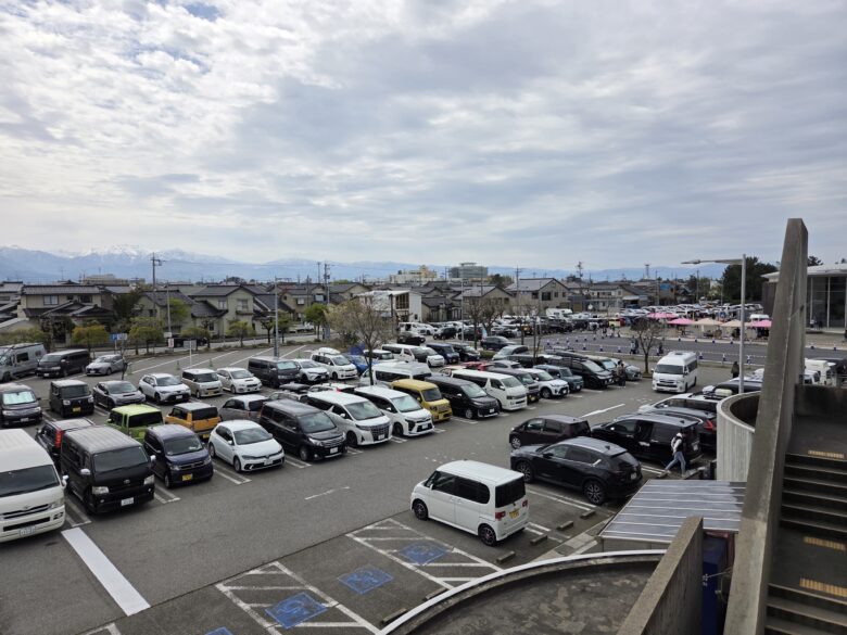 ほたるいかミュージアム＆道の駅ウェーブパークなめりかわ の駐車場