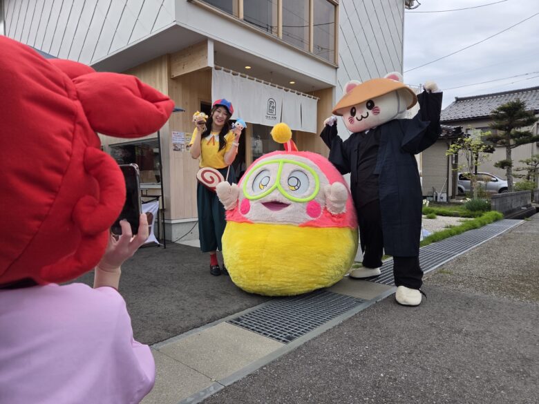 elicious Party に登場した「しまえりな」「ばいにゃこ」「プク丸ちゃん」「かにこ隊長」らのスターの共演