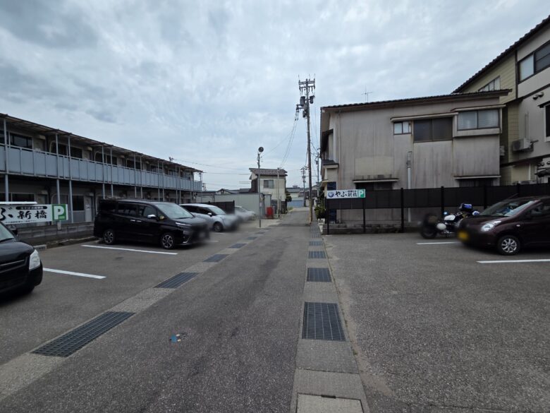 やぶ新橋店の駐車場