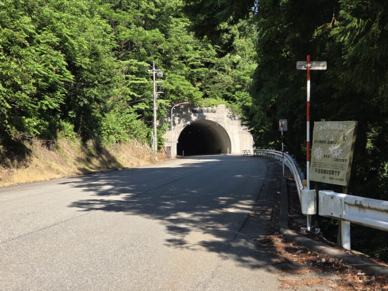 辰巳ダム付近の鷹の巣トンネル