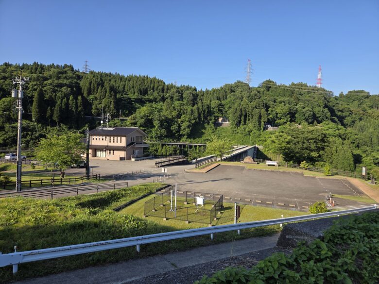 辰巳ダムの駐車場1