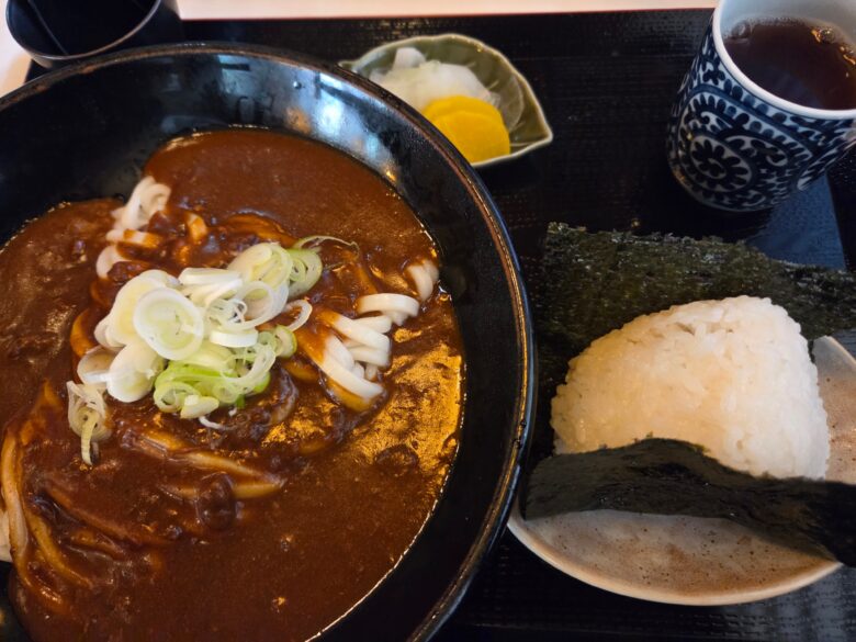 藤七のカレーうどんとおにぎり