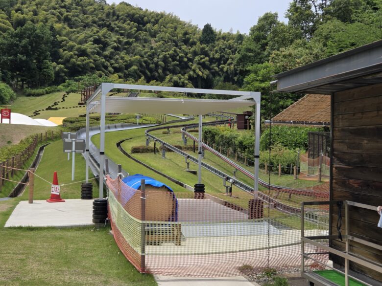 内川スポーツ広場のてんとう虫モービルのレール
