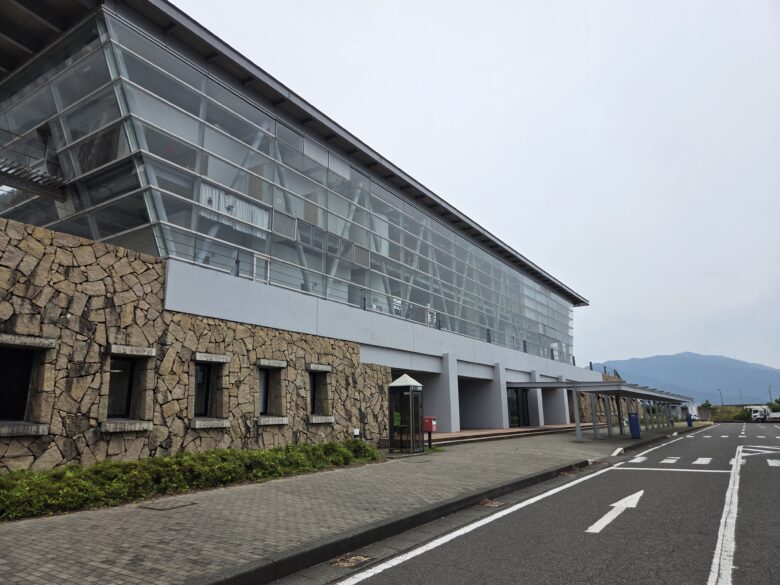 敦賀新港の新日本海フェリーの建物
