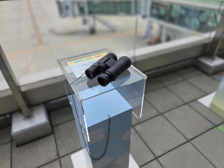 のと里山ポケモン・ウィズ・ユー空港のポケモンを探すための双眼鏡