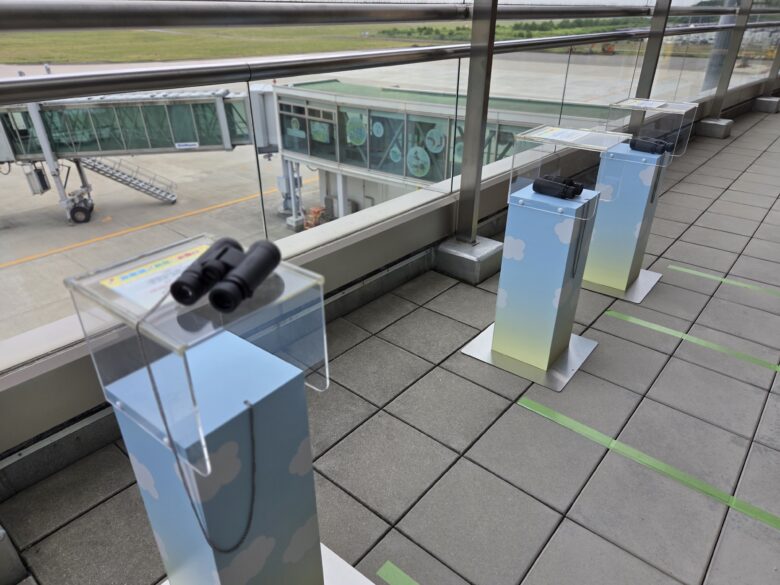 のと里山ポケモン・ウィズ・ユー空港のポケモンを探すための双眼鏡