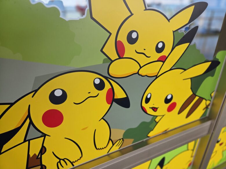 のと里山ポケモン・ウィズ・ユー空港にはピカチュウのイラストがいっぱい