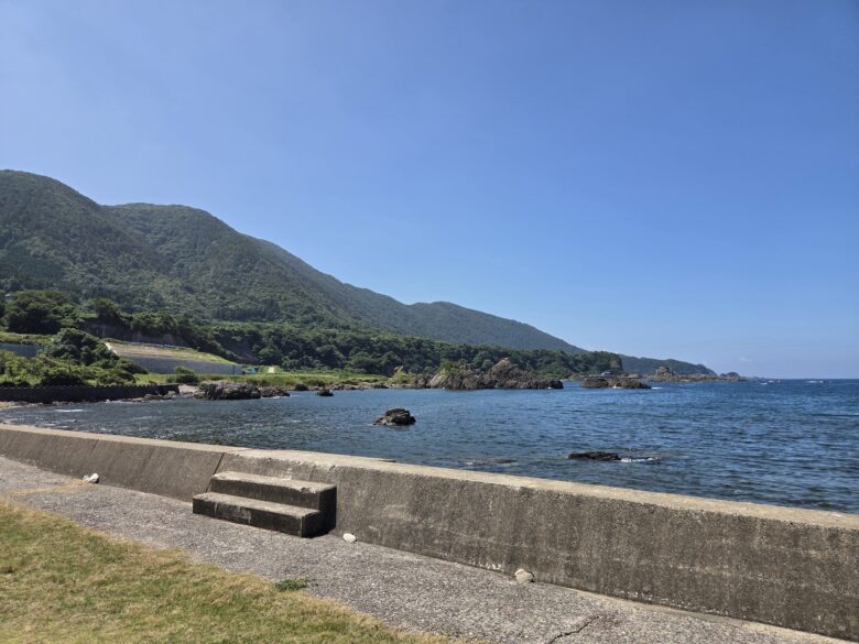 亀島園地から見える海岸沿い