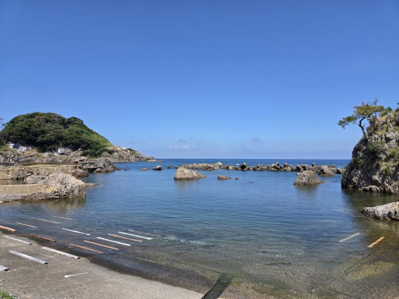 亀島園地そばの海岸