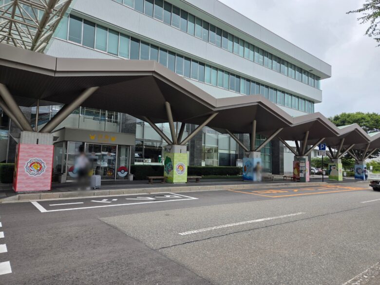 のと里山ポケモン・ウィズ・ユー空港の空港前
