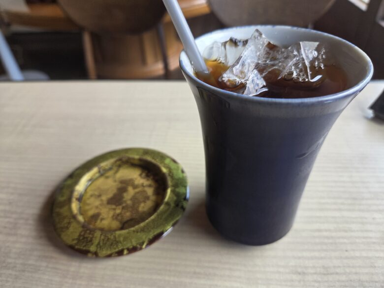 コーヒーショップ九谷の九谷焼のカップとコースター
