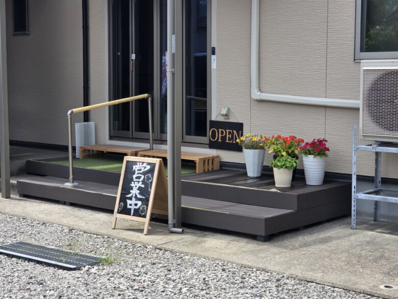 おかず日和 香實の営業中の看板