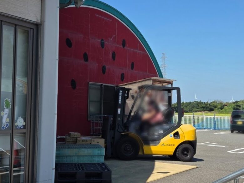 JA福井県 ファーマーズマーケットきららの丘の搬入シーン