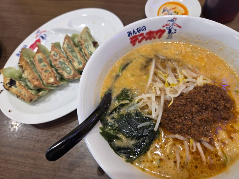 テンホウ 岡谷長地店の担々麺と野沢菜餃子