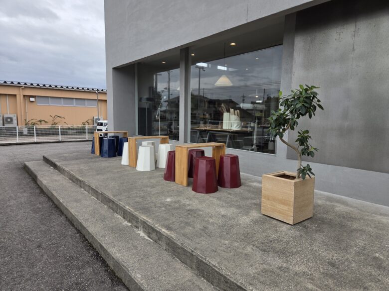 NiORの店舗前のテラス席