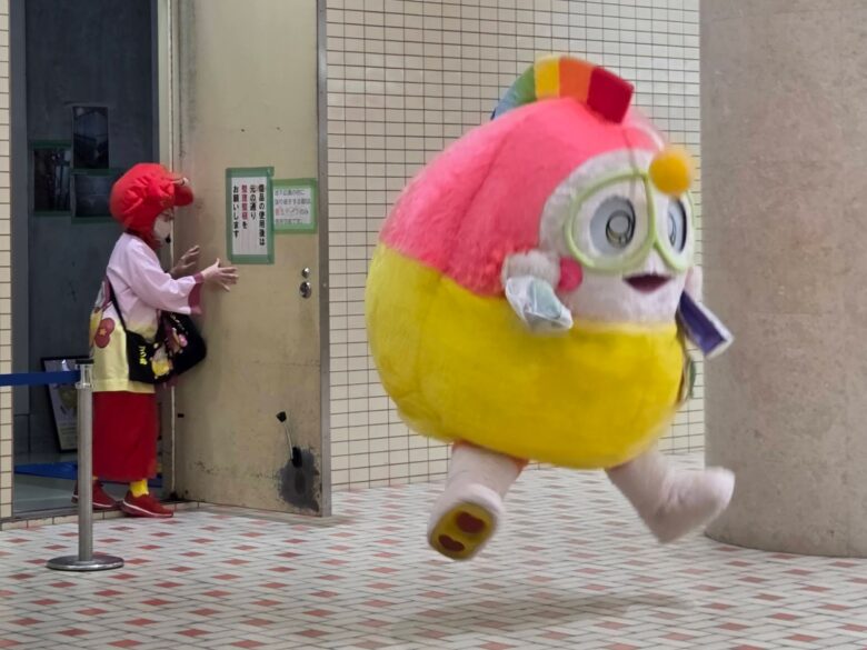 響きで繋ぐ能登と金沢・文化発信ステージのプク丸ちゃんのグリーティング