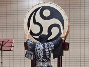響きで繋ぐ能登と金沢・文化発信ステージの今井昴氏のパフォーマンス