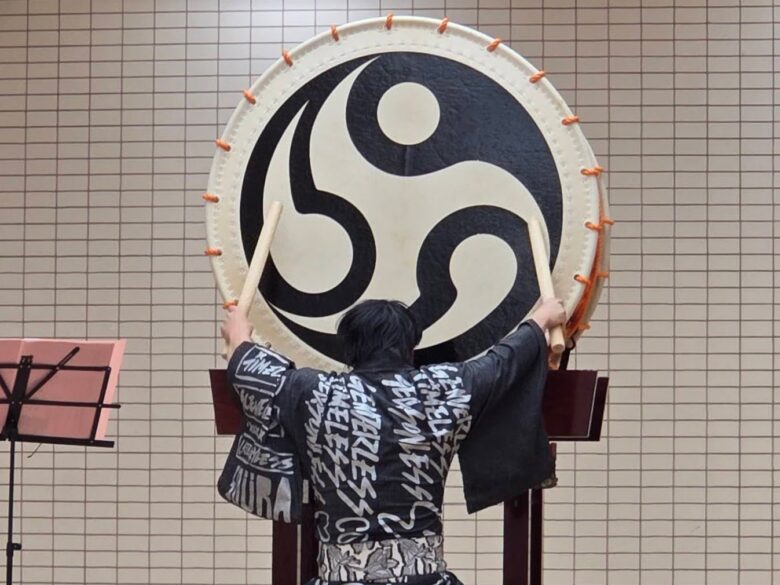 響きで繋ぐ能登と金沢・文化発信ステージの今井昴氏のパフォーマンス