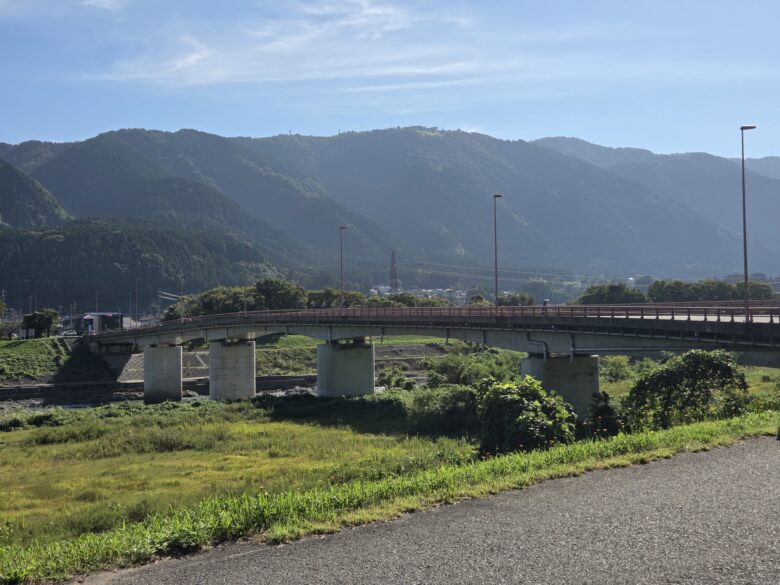 天狗山駅跡の近くの天狗橋