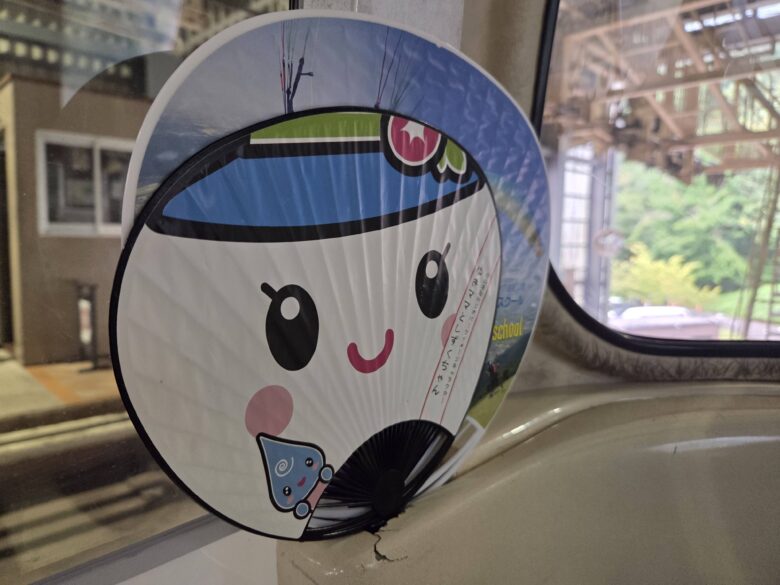 スカイ獅子吼のゴンドラに置かれていたウチワ
