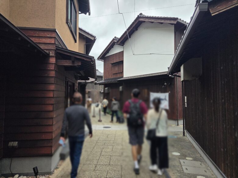 舟屋(伊根湾)の水辺の町並